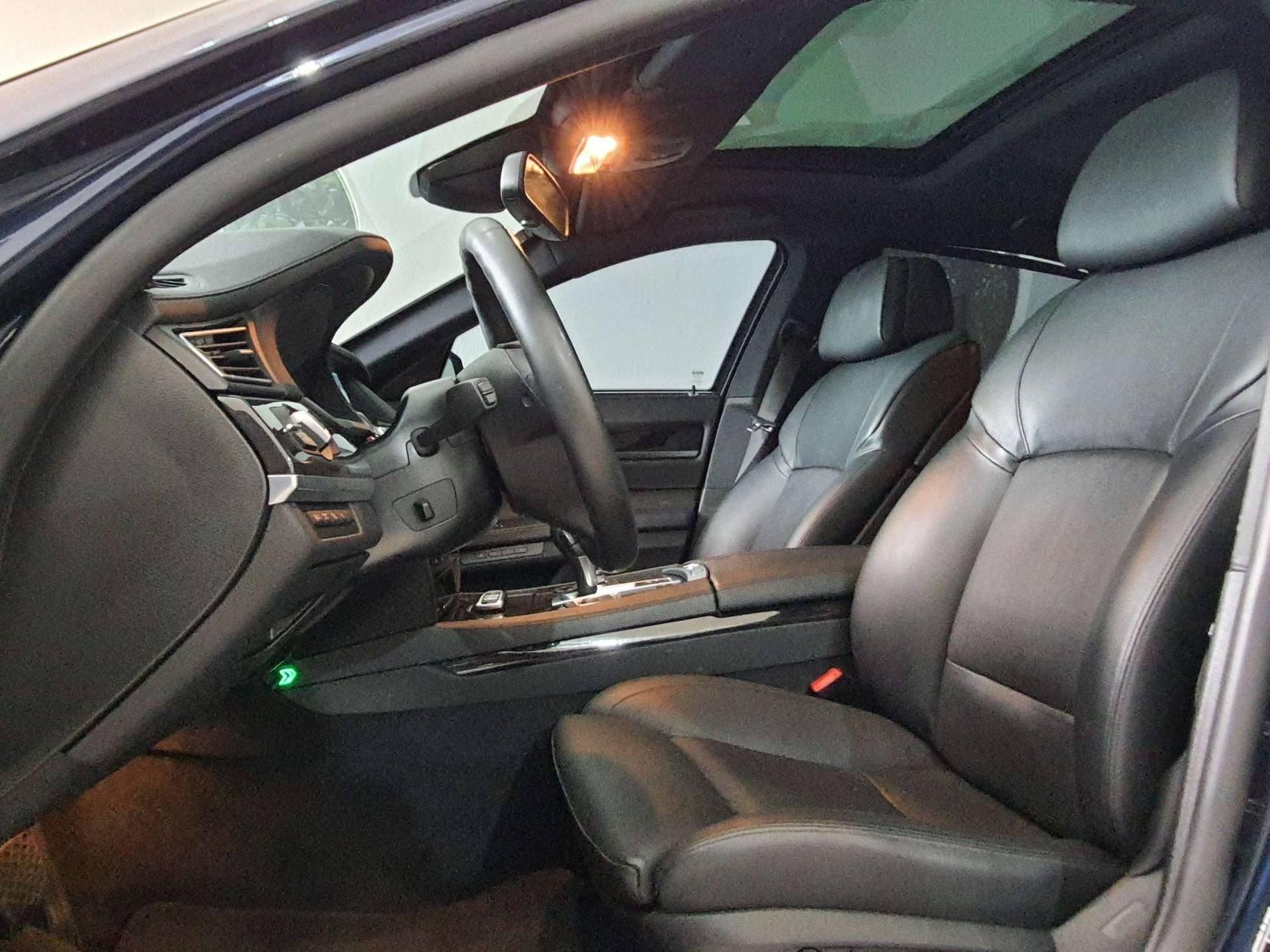 750i