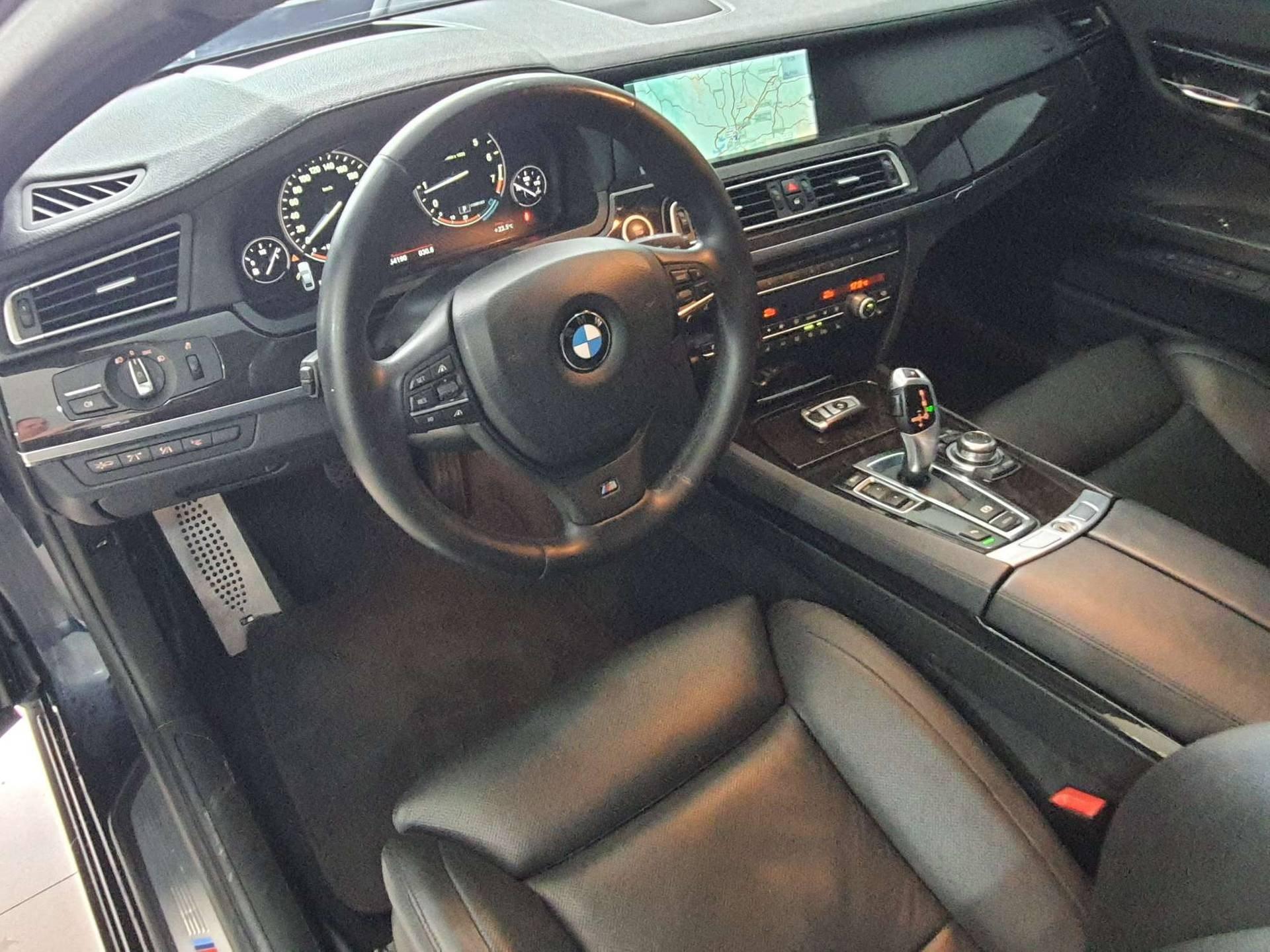 750i